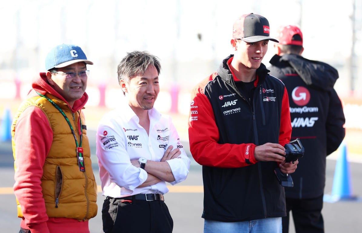 Ayao Komatsu and Ollie Bearman, Haas, F1