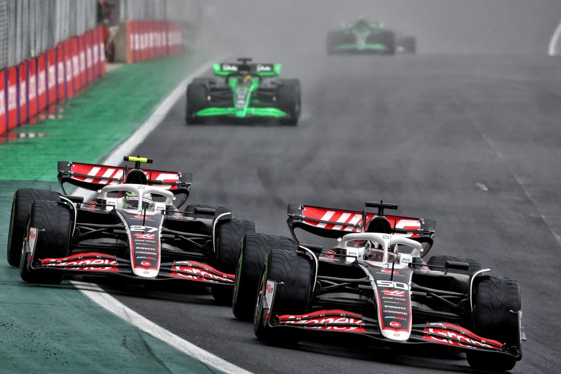 Ollie Bearman and Nico Hulkenberg, Haas, F1